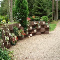 Gedenkbordje bij strooiveld