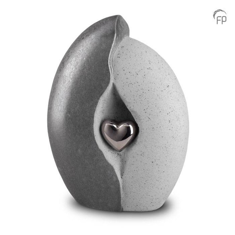 Urn keramiek grijs met zilveren hart groot